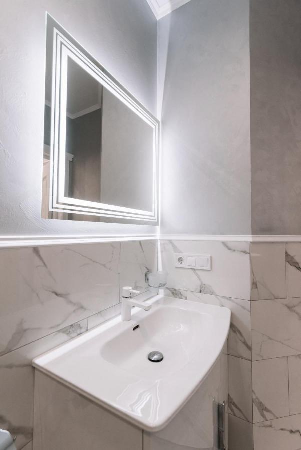 Royal Tower Vip Smart Apartments 1 Киев Экстерьер фото
